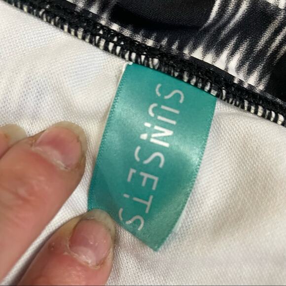 Sunsets High Waisted Bikini Bottoms w/Molded Cup Bikini Top - Picture 7 of 13